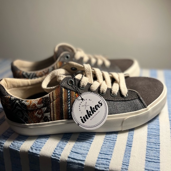 Inkkas Low Top Sneakers - Picture 2 of 7